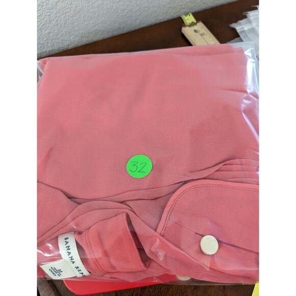 Banana Republic Sheer Blouse M Pink Draped Button Up Workwear 3/4 Sleeve Split V - Picture 8 of 10
